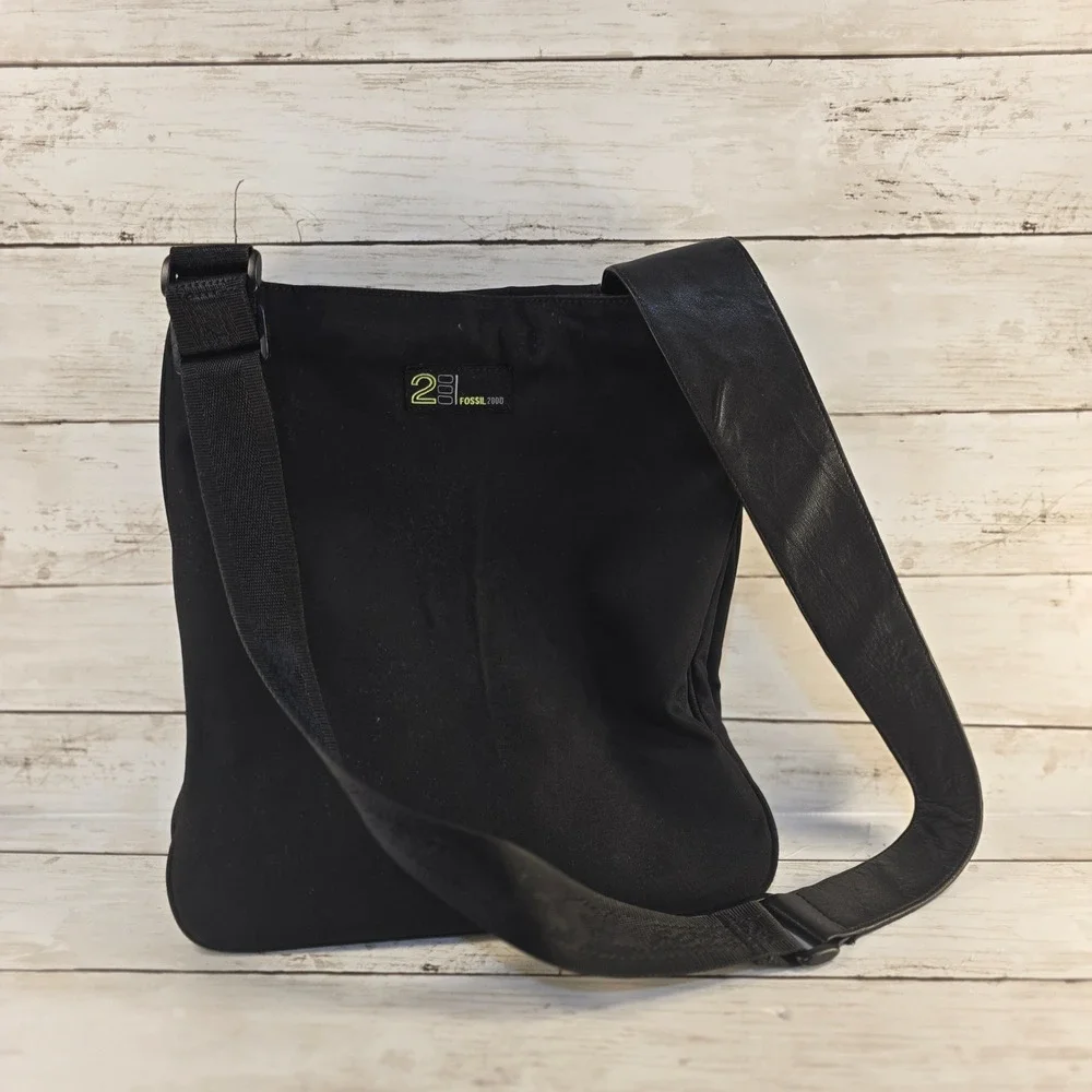 Fossil‎ 2000 Vintage Black Canvas Messenger Bag Leather Strap Crossbody Y2K